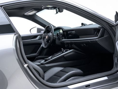 Used 2020 Porsche 911 Carrera RWD image 28