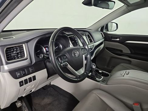 Used 2019 Toyota Highlander XLE image 15