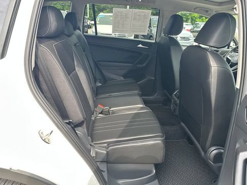 Certified 2024 Volkswagen Tiguan SE w/ Panoramic Sunroof Package AWD/4WD image 35