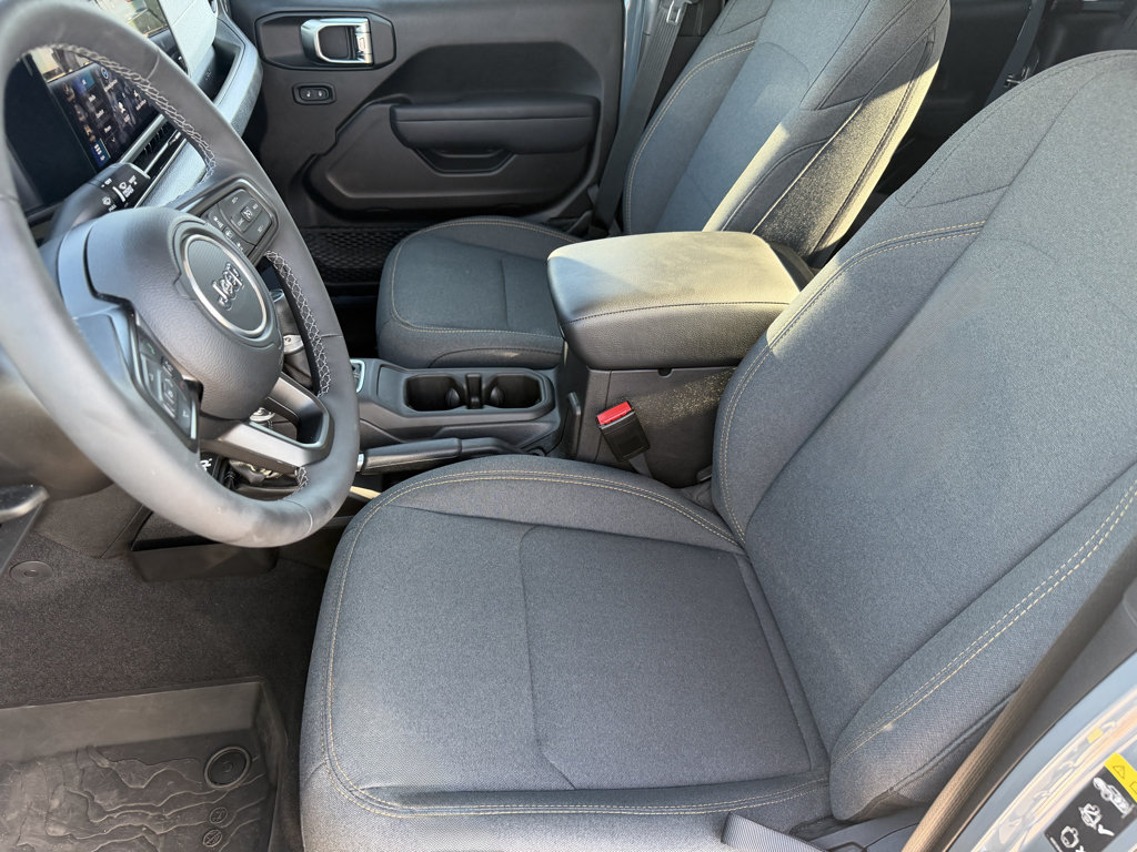 Used 2025 Jeep Gladiator Sport AWD/4WD image 16