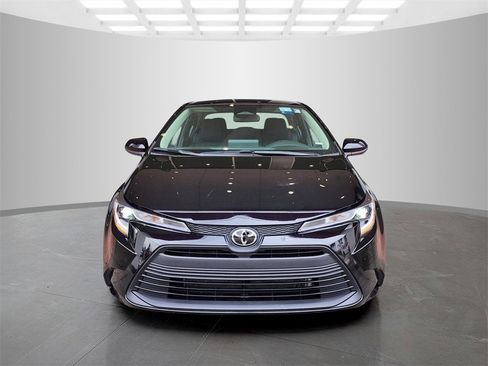 Used 2024 Toyota Corolla LE image 2