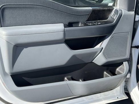 Used 2022 Ford F150 Lariat w/ Trailer Tow Package image 9