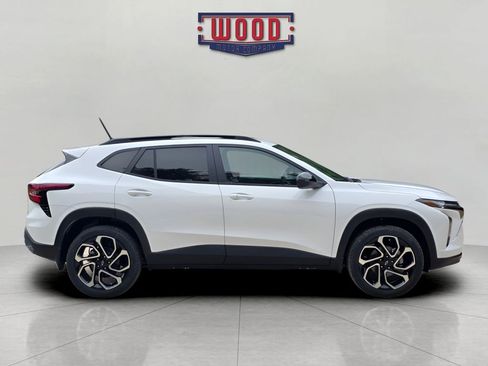 New 2026 Chevrolet Trax RS FWD image 2