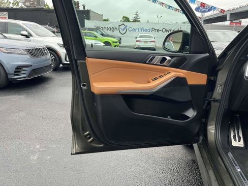 Used 2022 BMW X5 xDrive40i w/ M Sport Package image 16