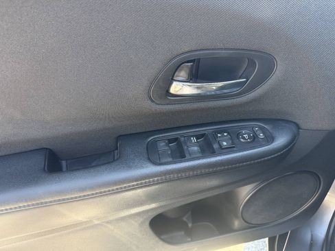 Used 2020 Honda HR-V LX image 27