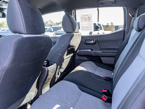 Used 2022 Toyota Tacoma TRD Off-Road image 12