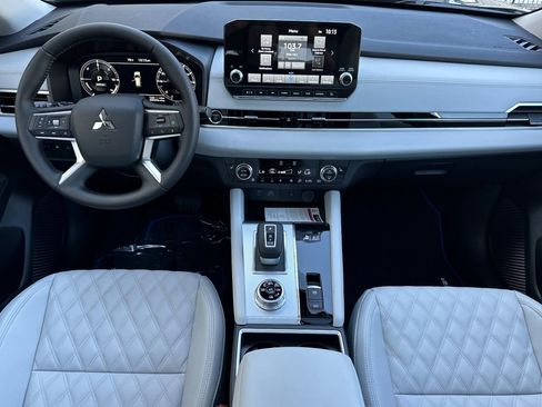 New 2025 Mitsubishi Outlander SEL image 12