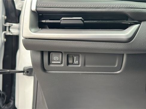 Used 2024 Cadillac XT4 Premium Luxury image 17