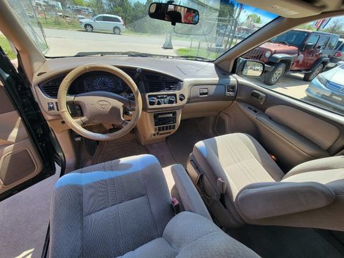 Used 2003 Toyota Sienna CE FWD image 10