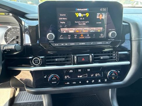 Used 2022 Nissan Pathfinder SV FWD image 29