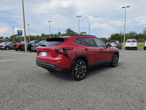 New 2026 Chevrolet Trax RS w/ Sunroof Package FWD image 5