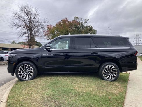 New 2025 Lincoln Navigator L Black Label AWD/4WD image 13