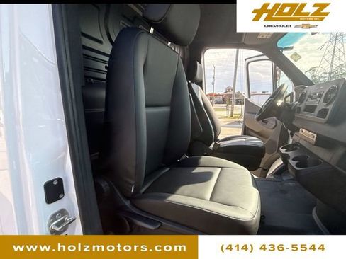 Used 2025 Mercedes-Benz Sprinter 2500 image 22