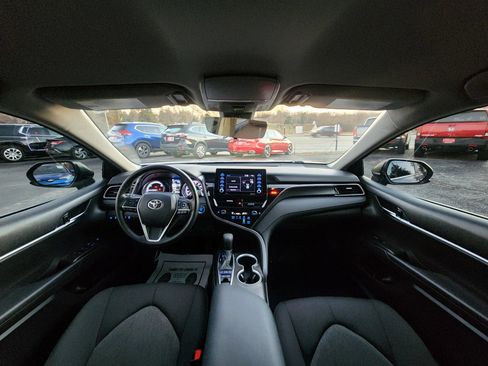 Used 2022 Toyota Camry LE FWD image 9