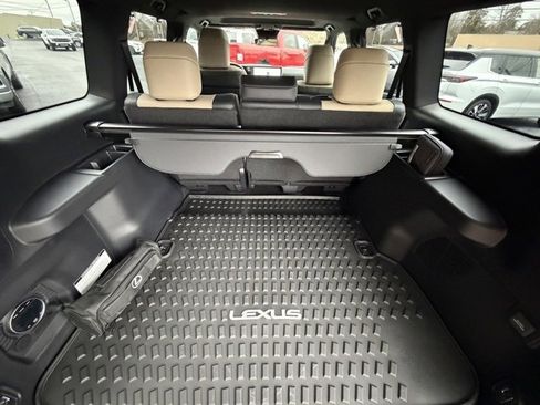 Used 2025 Lexus GX 550 image 5