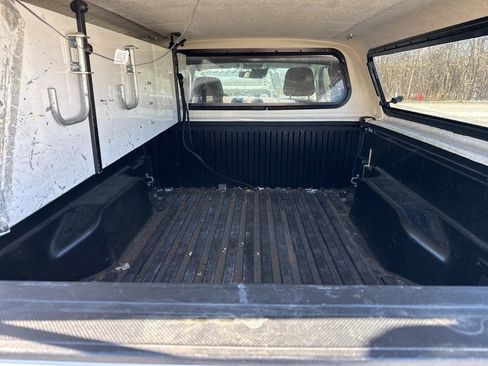 Used 2019 Toyota Tacoma SR image 16