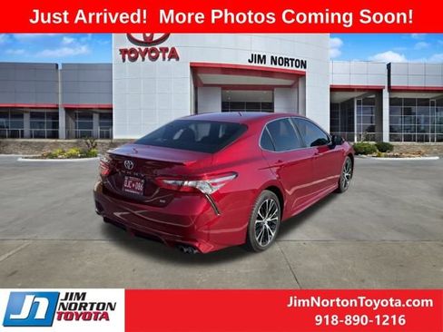 Used 2018 Toyota Camry SE image 7