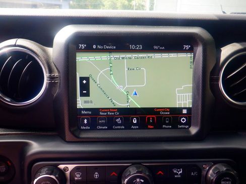 Used 2022 Jeep Wrangler Unlimited Sahara w/ Cold Weather Group AWD/4WD image 5