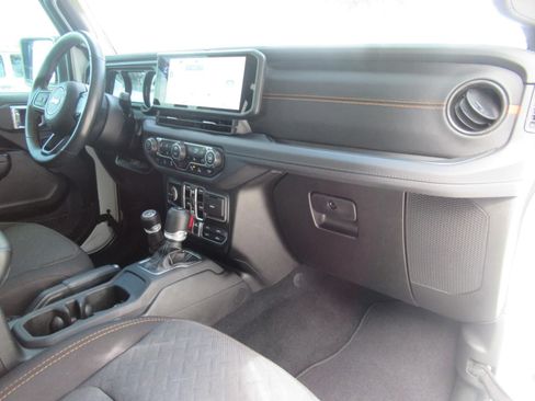 Certified 2024 Jeep Gladiator Mojave w/ Safety Group AWD/4WD image 14
