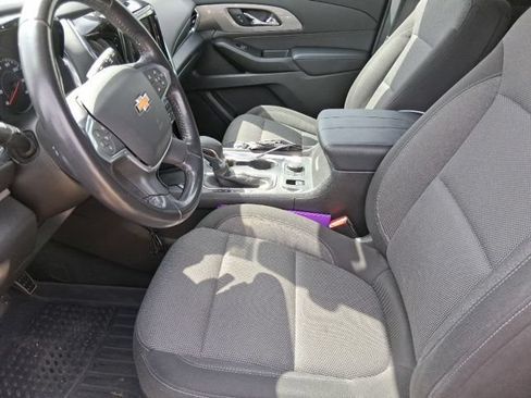 Used 2022 Chevrolet Traverse LT FWD image 8