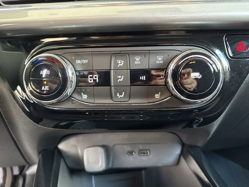 Used 2025 Chevrolet Trax LT w/ Driver Confidence Package FWD image 34
