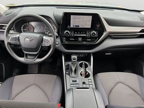 Used 2023 Toyota Highlander L image 12