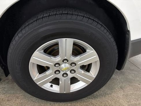 Used 2012 Chevrolet Traverse LT FWD image 9