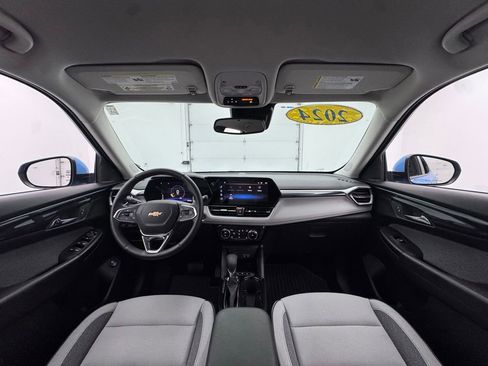 Used 2024 Chevrolet TrailBlazer LT w/ Convenience Package AWD/4WD image 3