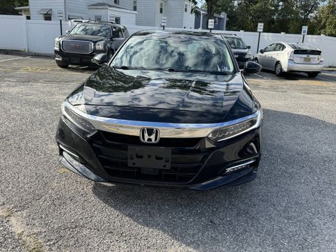Used 2018 Honda Accord Touring image 3