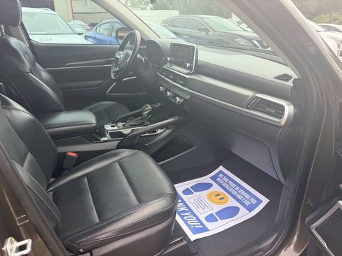 Used 2020 Kia Telluride S w/ S 8 Passenger Seating Package FWD image 13
