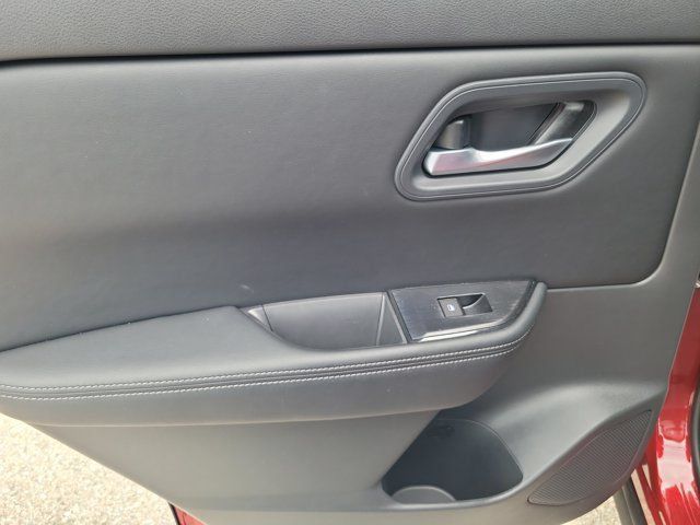 Certified 2026 Nissan Rogue SV FWD image 12