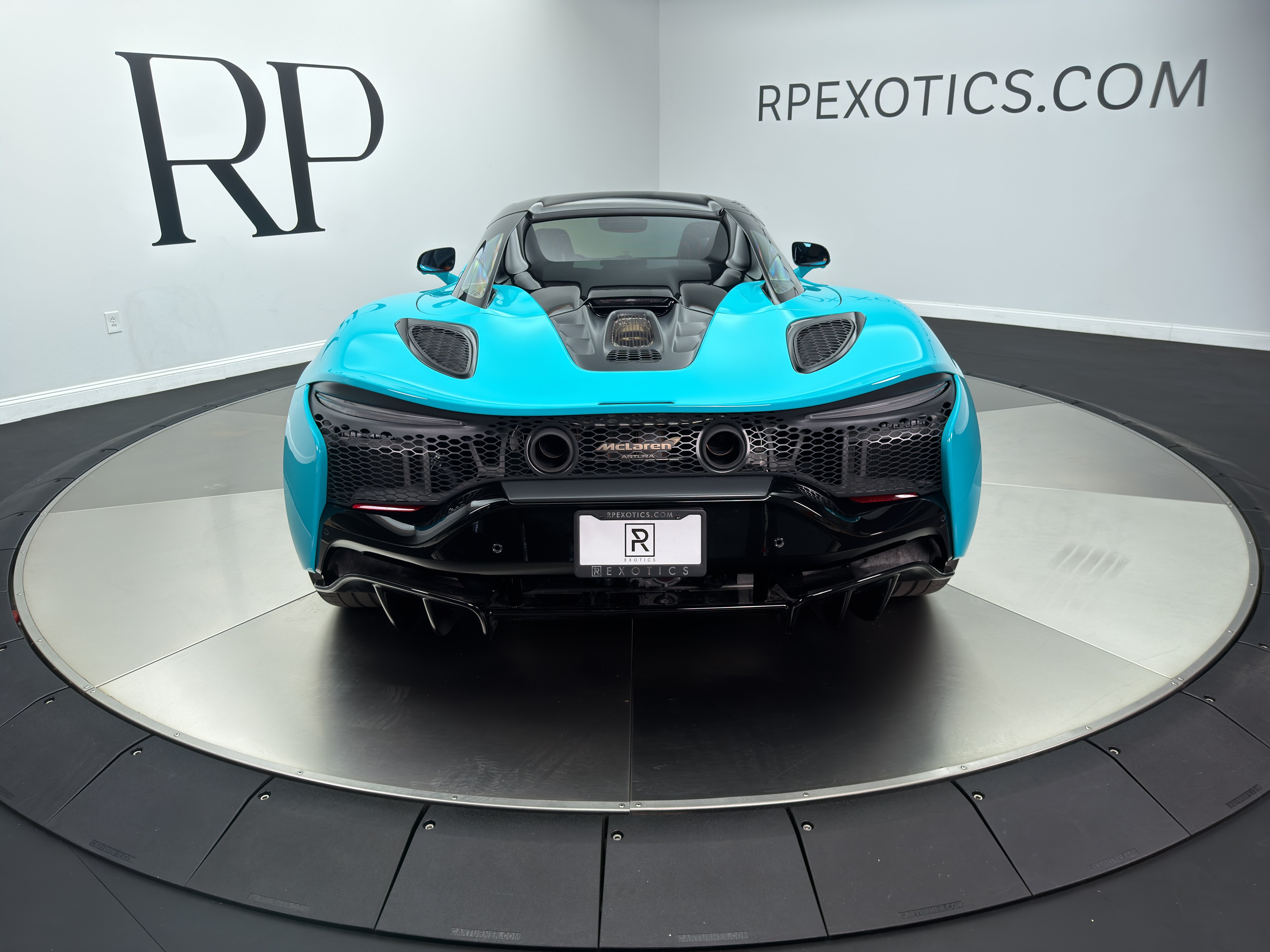 Used 2025 McLaren Artura Spider RWD image 13