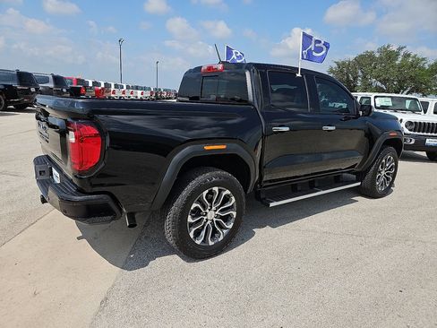 Used 2026 GMC Canyon Denali w/ LPO, Black Badging Package AWD/4WD image 8