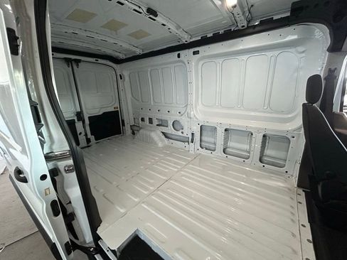 Used 2024 Ford E-Transit Base image 17