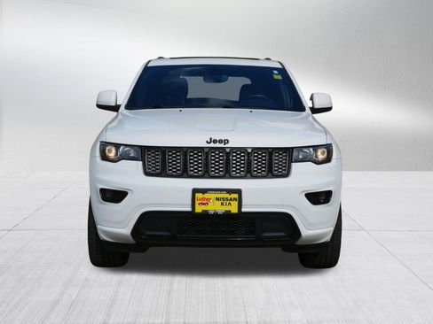 Used 2018 Jeep Grand Cherokee Altitude AWD/4WD image 2