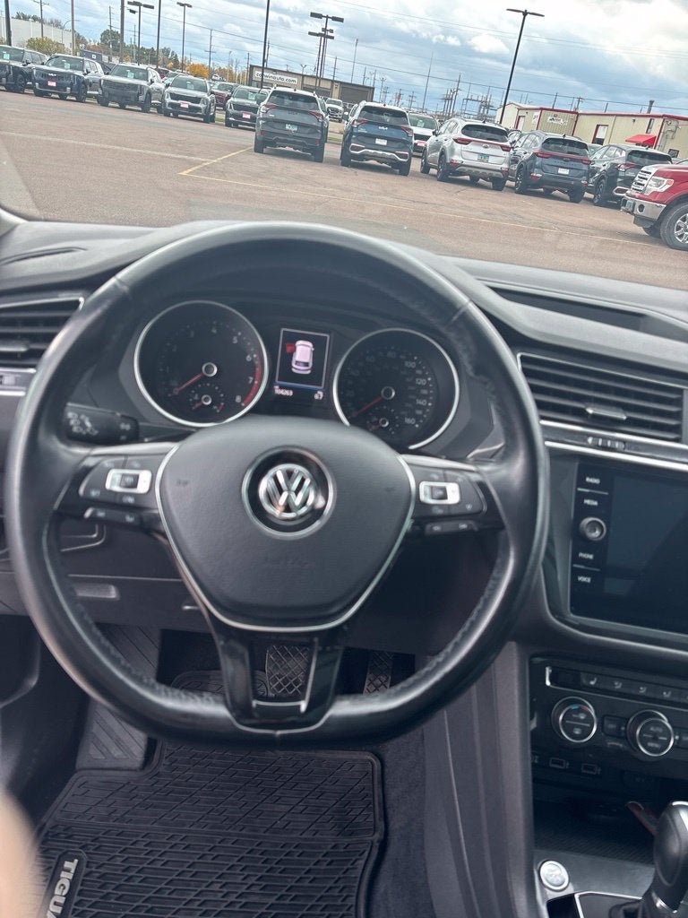 Used 2018 Volkswagen Tiguan SEL AWD/4WD image 10