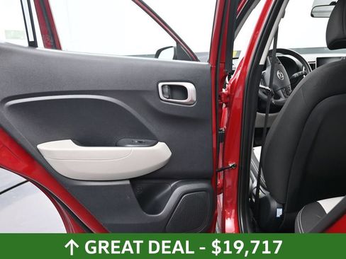 Used 2025 Hyundai Venue SEL FWD image 20