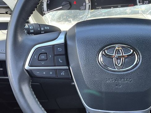 Used 2024 Toyota Highlander XSE FWD image 12