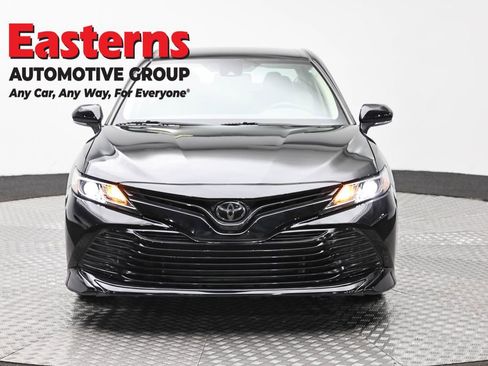 Used 2019 Toyota Camry LE w/ Convenience Package FWD image 2