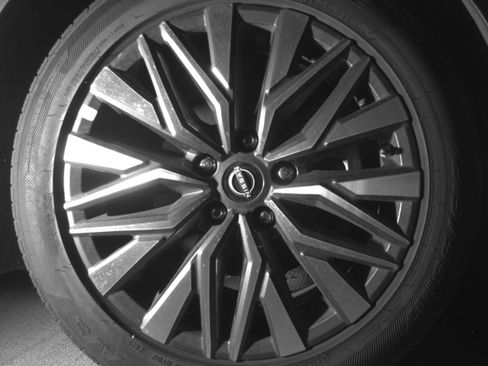 Used 2025 Nissan Altima 2.5 SV FWD image 13