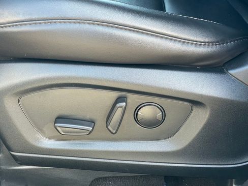 Used 2022 Ford Explorer XLT w/ Equipment Group 202A image 14