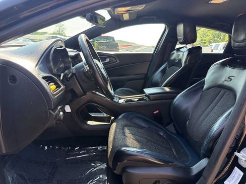 Used 2015 Chrysler 200 S FWD image 10