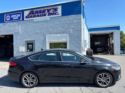 Used 2020 Ford Fusion Titanium FWD image 7