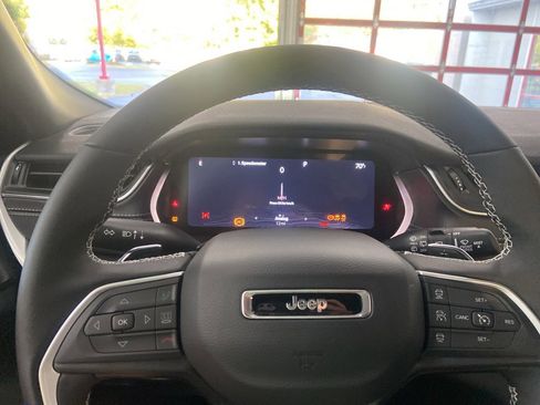 New 2025 Jeep Grand Cherokee Altitude image 20