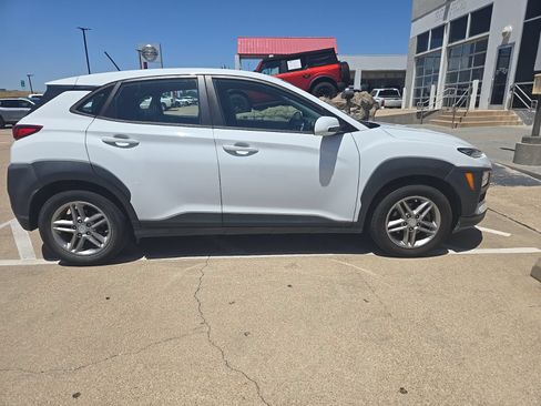 Used 2018 Hyundai Kona SE FWD image 4