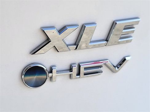 Used 2025 Toyota RAV4 XLE image 3