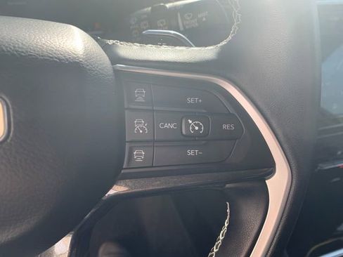 Used 2021 Jeep Grand Cherokee L Laredo image 22