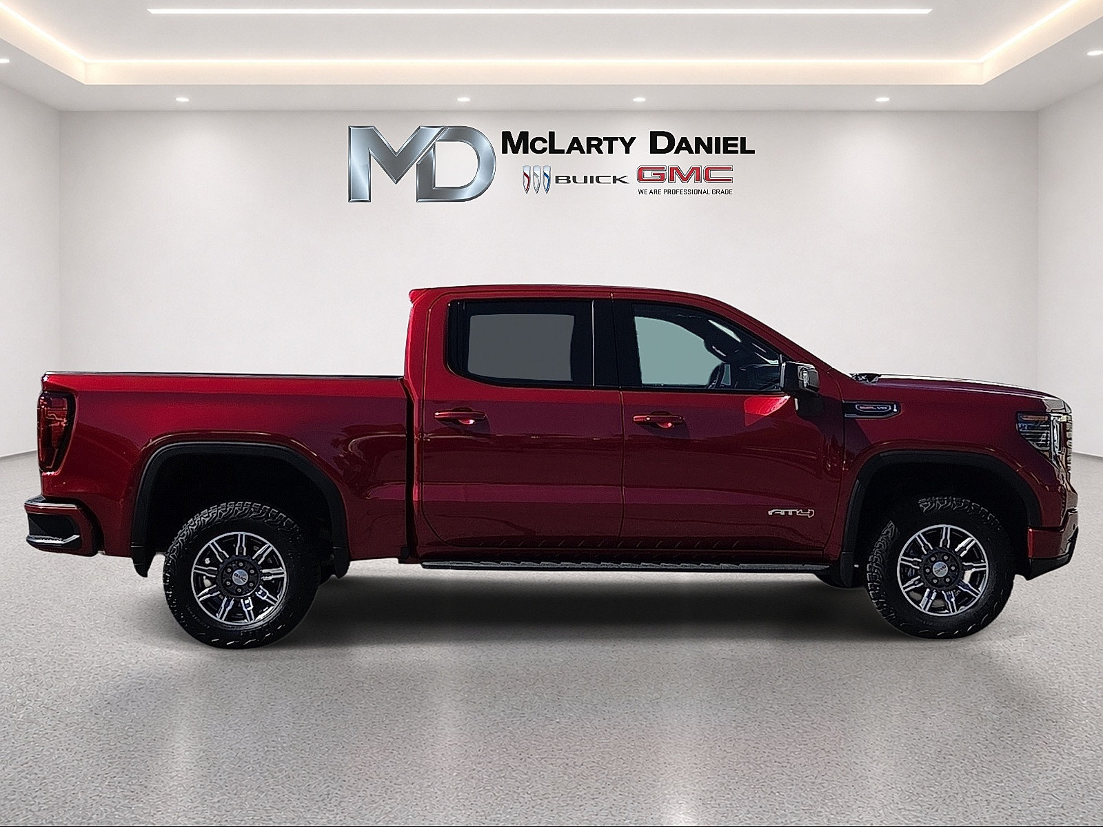 Used 2024 GMC Sierra 1500 AT4 w/ Technology Package AWD/4WD image 15