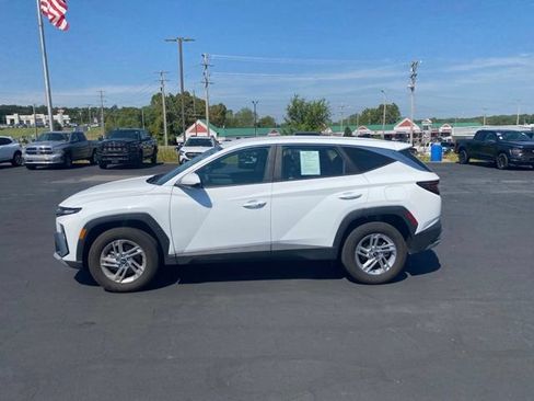 Used 2025 Hyundai Tucson SE AWD/4WD image 2