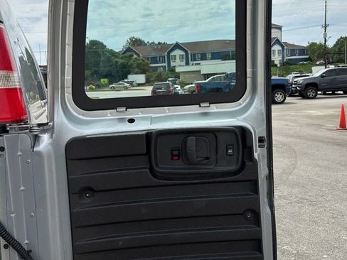 Used 2018 Chevrolet Express 2500 w/ Driver Convenience Package RWD image 30